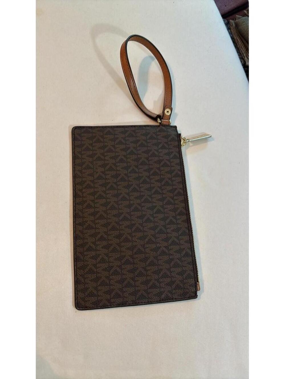 Michael Kors Flat Zipper Slim Brown Peble Leather Wristlet New Never Used